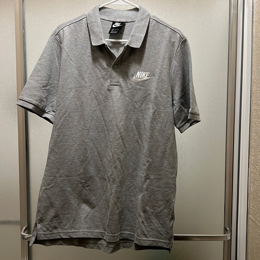 Brand new men Nike shirt without tag.